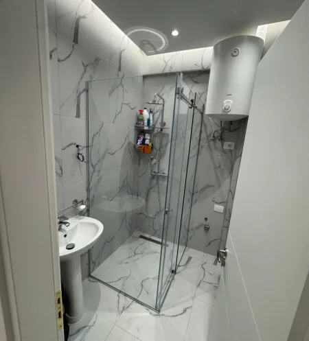 Tirane, jepet me qera apartament Kati 6, 110 m² 760 € (Rruga Sokrat Miho)