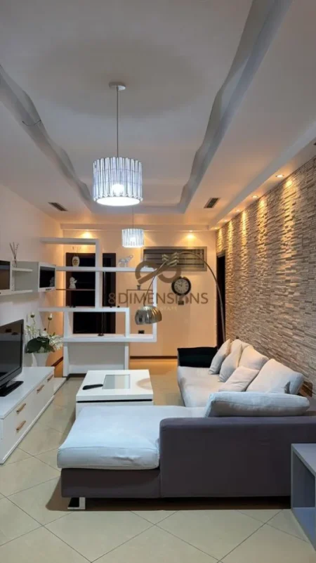 Tirane, jepet me qera apartament 2+1+Ballkon Kati 2, 125 m² 1.100 € (bllok)