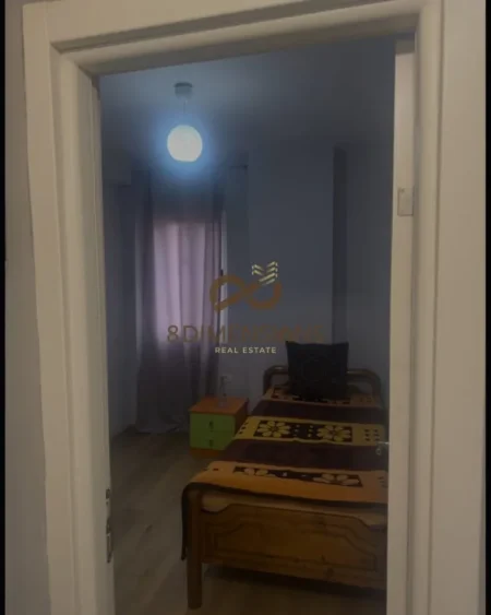 Tirane, jepet me qera apartament 3+1 Kati 3, 90 m² 550 € (kopshti botanik)