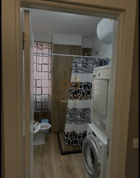 Tirane, jepet me qera apartament 3+1 Kati 3, 90 m² 550 € (kopshti botanik)