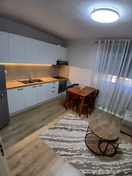 Tirane, jepet me qera apartament 1+1 Kati 2, 400 € (Rruga Halit Begaj, Allias, Tiranë)