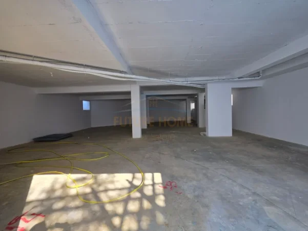 Tirane, jepet me qera ambjent biznesi Kati 0, 500 m² 5.000 € (teg)