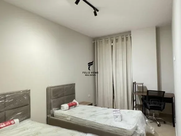 Tirane, jepet me qera apartament 2+1 Kati 1, 90 m² 750 € (LIQENI ARTIFICIAL)