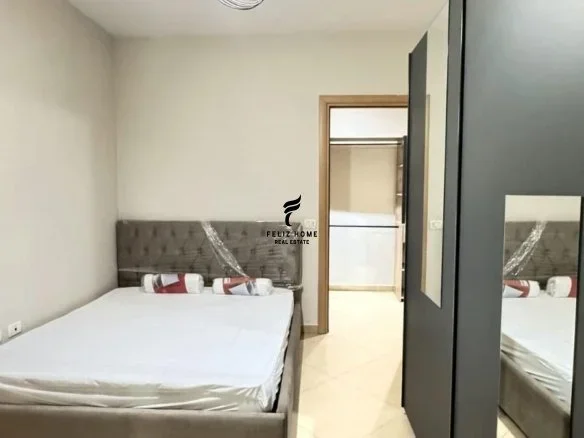 Tirane, jepet me qera apartament 2+1 Kati 1, 90 m² 750 € (LIQENI ARTIFICIAL)