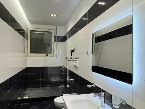 Tirane, jepet me qera apartament 2+1 Kati 1, 90 m² 750 € (LIQENI ARTIFICIAL)