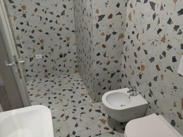 Tirane, jepet me qera apartament 2+1+Aneks+Ballkon Kati 5, 90 m² 290 € (Kmpleksi Mangalem 21)