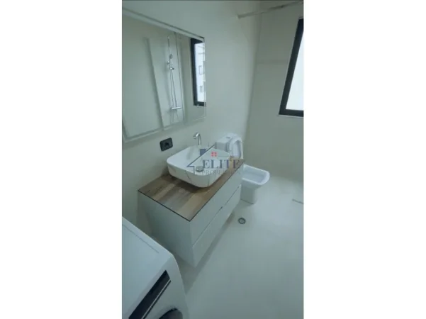 Tirane, shitet apartament 2+1+Ballkon , 101 m² 270.000 € 