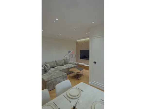 Tirane, shitet apartament 2+1+Ballkon , 101 m² 270.000 € 