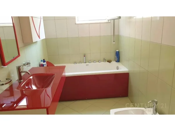 Tirane, jepet me qera apartament 2+1 Kati 1, 118 m² 700 € (jordan misja)