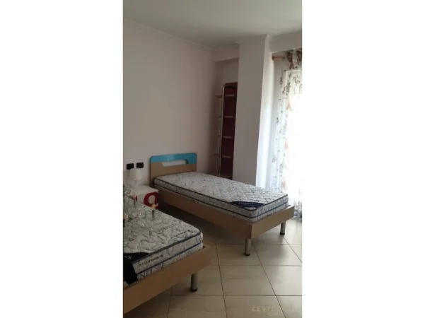 Tirane, jepet me qera apartament 2+1 Kati 1, 118 m² 700 € (jordan misja)