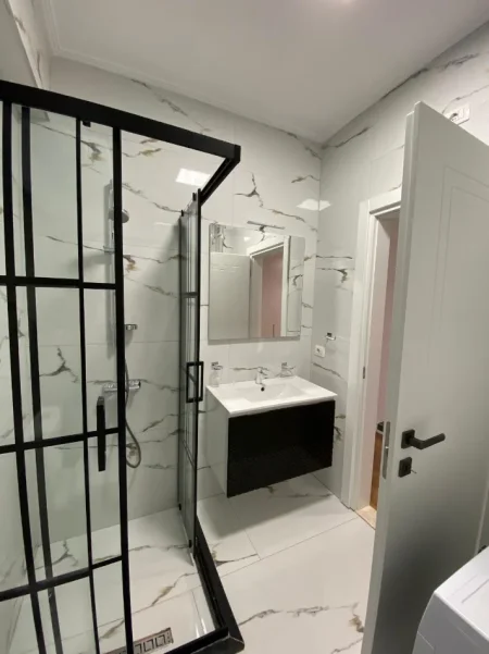 Vlore, jepet me qera apartament 1+1+Ballkon Kati 3, 70 m² 500 € (Uji i Ftohtë, Vlorë.)