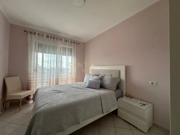 Tirane, jepet me qera apartament 1+1+Ballkon Kati 8, 70 m² 450 € (astiri)