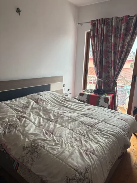 Tirane, jepet me qera apartament 2+1 Kati 2, 80 m² 400 € (ALLIAS)