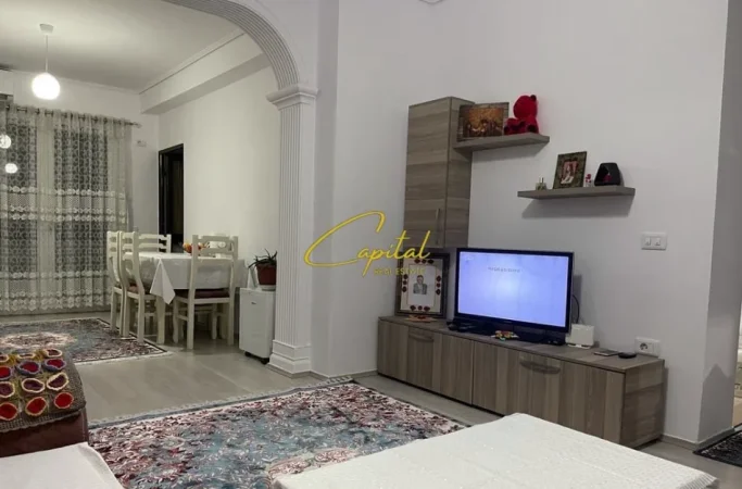 Tirane, jepet me qera apartament 1+1 Kati 3, 85 m² 500 € (VASIL SHANTO)