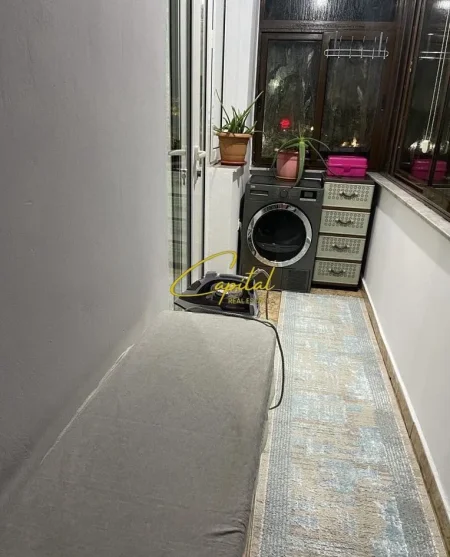 Tirane, jepet me qera apartament 1+1 Kati 3, 85 m² 500 € (VASIL SHANTO)