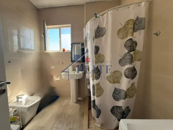 Tirane, jepet me qera apartament 1+1+Ballkon Kati 4, 67 m² 450 € (Ush Fizika Bërthamore)