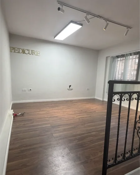 Tirane, jepet me qera dyqan Kati 0, 32 m² 550 € (RRUGA E DURRESIT)