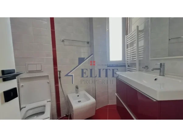 Tirane, jepet me qera apartament 2+1+Ballkon Kati 4, 98 m² 1.100 € (Kopshti Botanik)