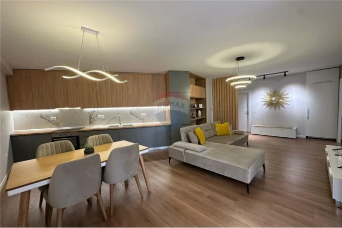 Tirane, jepet me qera apartament 2+1 , 102 m² 900 € (Rruga e Barrikadave)