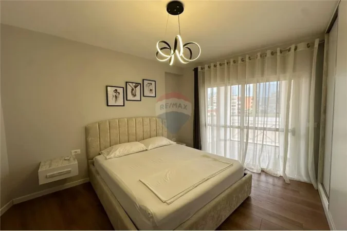 Tirane, jepet me qera apartament 2+1 , 102 m² 900 € (Rruga e Barrikadave)
