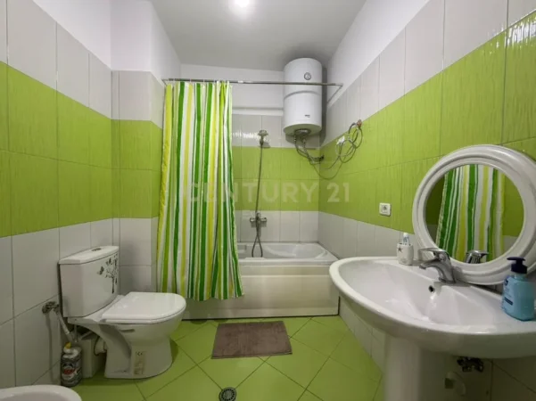 Tirane, jepet me qera apartament 2+1+Ballkon Kati 3, 113 m² 600 € (kristal center)