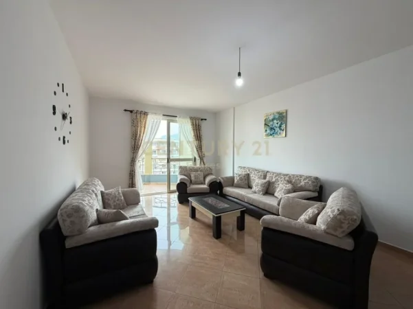 Tirane, jepet me qera apartament 2+1+Ballkon Kati 3, 113 m² 600 € (kristal center)