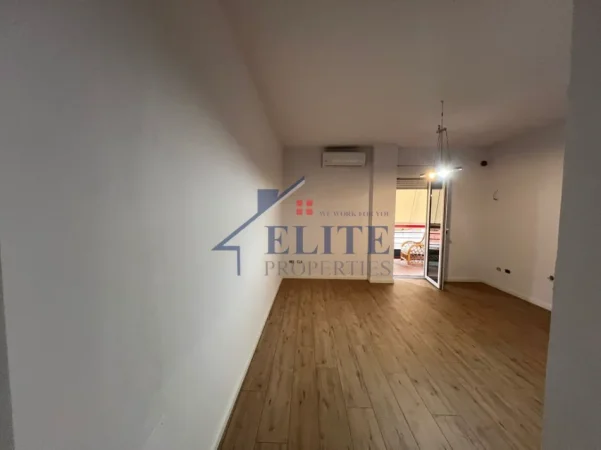 Tirane, jepet me qera apartament 1+1+Ballkon Kati 2, 65 m² 500 € (Liqeni i Thate)