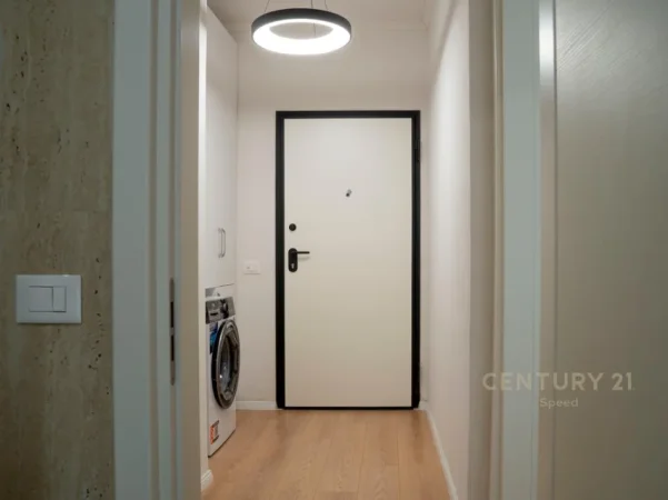 Tirane, jepet me qera apartament 1+1+Ballkon Kati 5, 72 m² 630 € (ish fusha aviacionit)