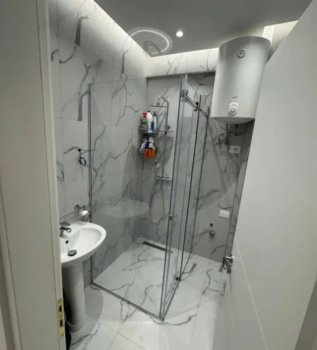 Tirane, jepet me qera apartament 2+1 Kati 6, 110 m² 760 € (sokrat miho)