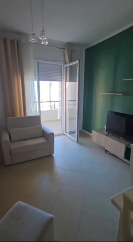 Vlore, jepet me qera apartament 1+1+Ballkon Kati 3, 62 m² 450 € (Uji i Ftohtë, Vlorë.)