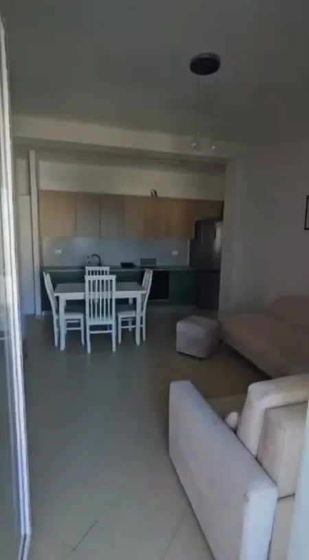 Vlore, jepet me qera apartament 1+1+Ballkon Kati 3, 62 m² 450 € (Uji i Ftohtë, Vlorë.)