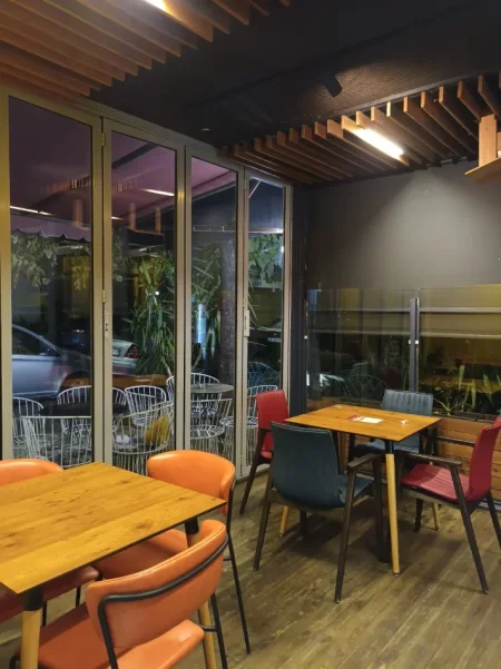 Tirane, jepet me qera ambjent biznesi Kati 0, 150 m² 2.000 € (ish ekspozita)