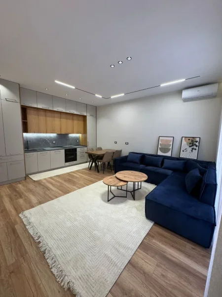 Tirane, jepet me qera apartament 1+1+Ballkon Kati 5, 72 m² 1.000 € (Kompleksi Delijorgji)