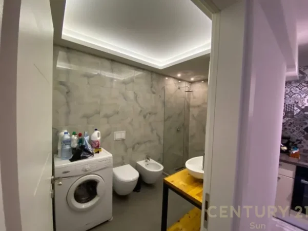 Tirane, jepet me qera apartament 1+1 Kati 1, 85 m² 500 € (ish stacioni i trenit)