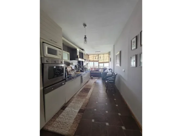 Tirane, shitet apartament 3+1+Ballkon Kati 8, 120 m² 210.000 € (laprake)