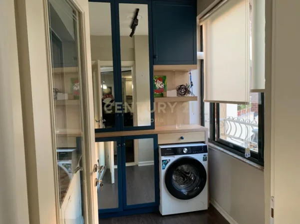 Tirane, jepet me qera apartament 2+1+Ballkon Kati 8, 105 m² 950 € (ish stacioni i trenit)
