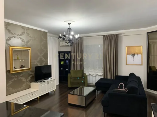 Tirane, jepet me qera apartament 2+1+Ballkon Kati 8, 105 m² 950 € (ish stacioni i trenit)