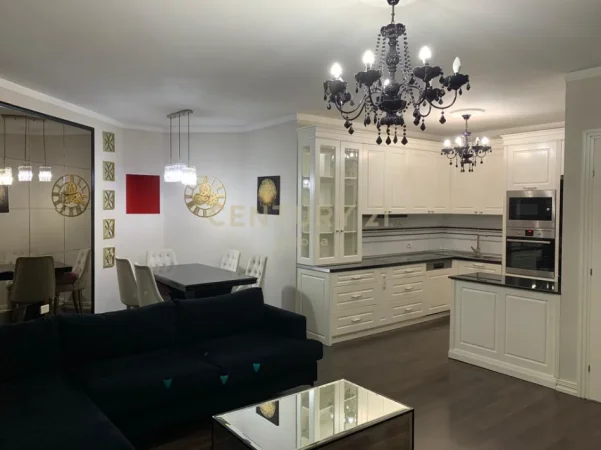 Tirane, jepet me qera apartament 2+1+Ballkon Kati 8, 105 m² 950 € (ish stacioni i trenit)