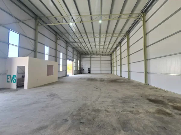 Tirane, jepet me qera magazine Kati 0, 1.000 m² 2.100 € (vore)