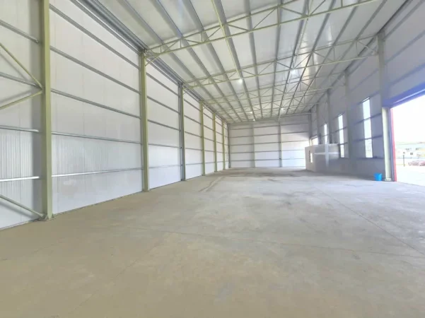 Tirane, jepet me qera magazine Kati 0, 1.000 m² 2.100 € (vore)