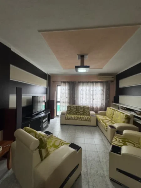 Tirane, jepet me qera apartament 2+1 Kati 8, 100 m² 550 € (Materniteti i Ri tek Brryli)