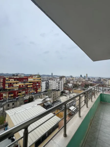 Tirane, jepet me qera apartament 2+1 Kati 8, 100 m² 550 € (Materniteti i Ri tek Brryli)