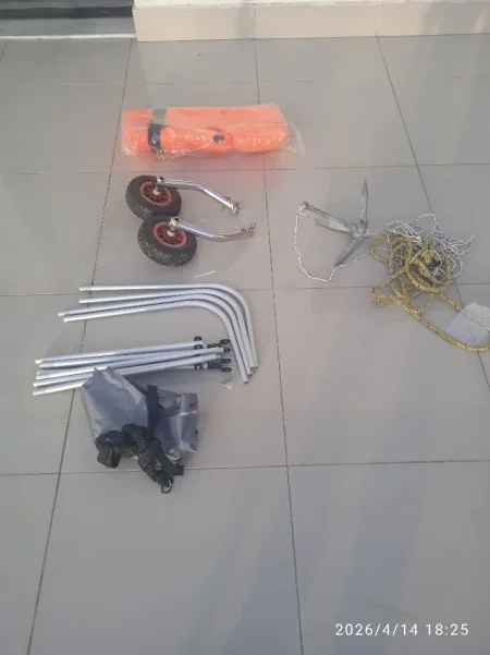 Tirane, shes gomone Gomone Bluecraft 2.9 Meter+Motorr Yamaha 4Hp 2 kohesh+Set , 1499 €