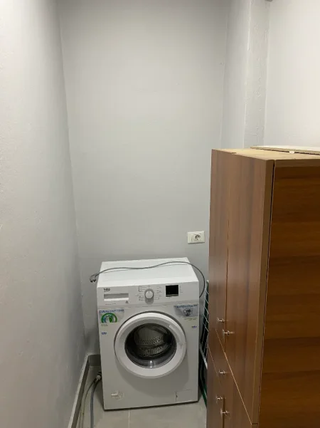 Tirane, jepet me qera apartament 1+1 Kati 2, 60 m² 450 € (Tirana e re)