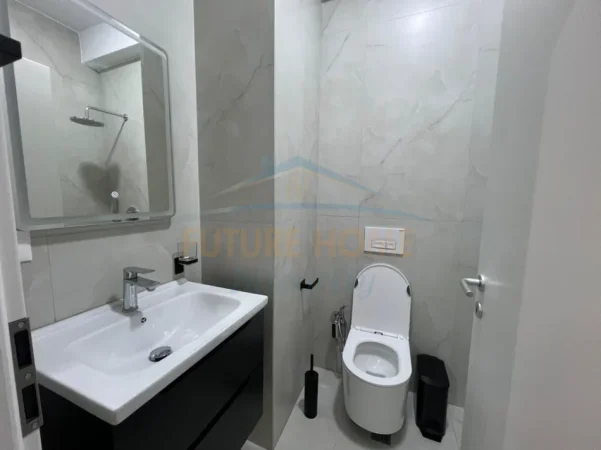 Tirane, jepet me qera apartament 1+1+Ballkon Kati 6, 50 m² 45.000 leke/muaj (Kompleksi Kadiu, Ali Demi)