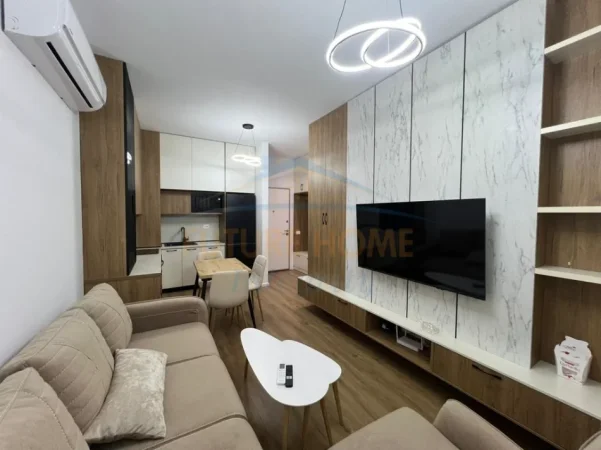 Tirane, jepet me qera apartament 1+1+Ballkon Kati 6, 50 m² 45.000 leke/muaj (Kompleksi Kadiu, Ali Demi)