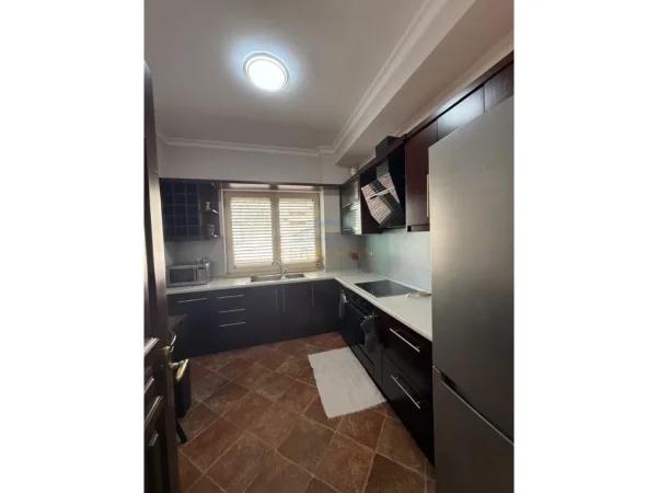 Tirane, jepet me qera apartament 2+1 Kati 4, 138 m² 1.500 € (Blloku)
