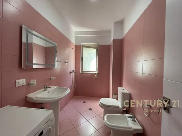 Tirane, shitet apartament 2+1+Ballkon Kati 3, 93 m² 175.000 € (kodra e diellit)