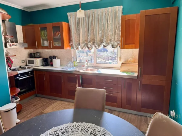 Tirane, jepet me qera apartament 2+1+Ballkon Kati 9, 90 m² 750 € (21 dhjetori)