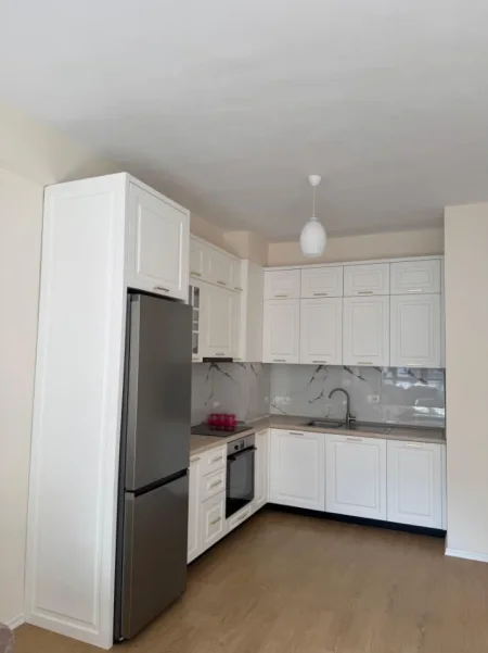 Tirane, jepet me qera apartament 1+1+Ballkon Kati 4, 70 m² 400 € 